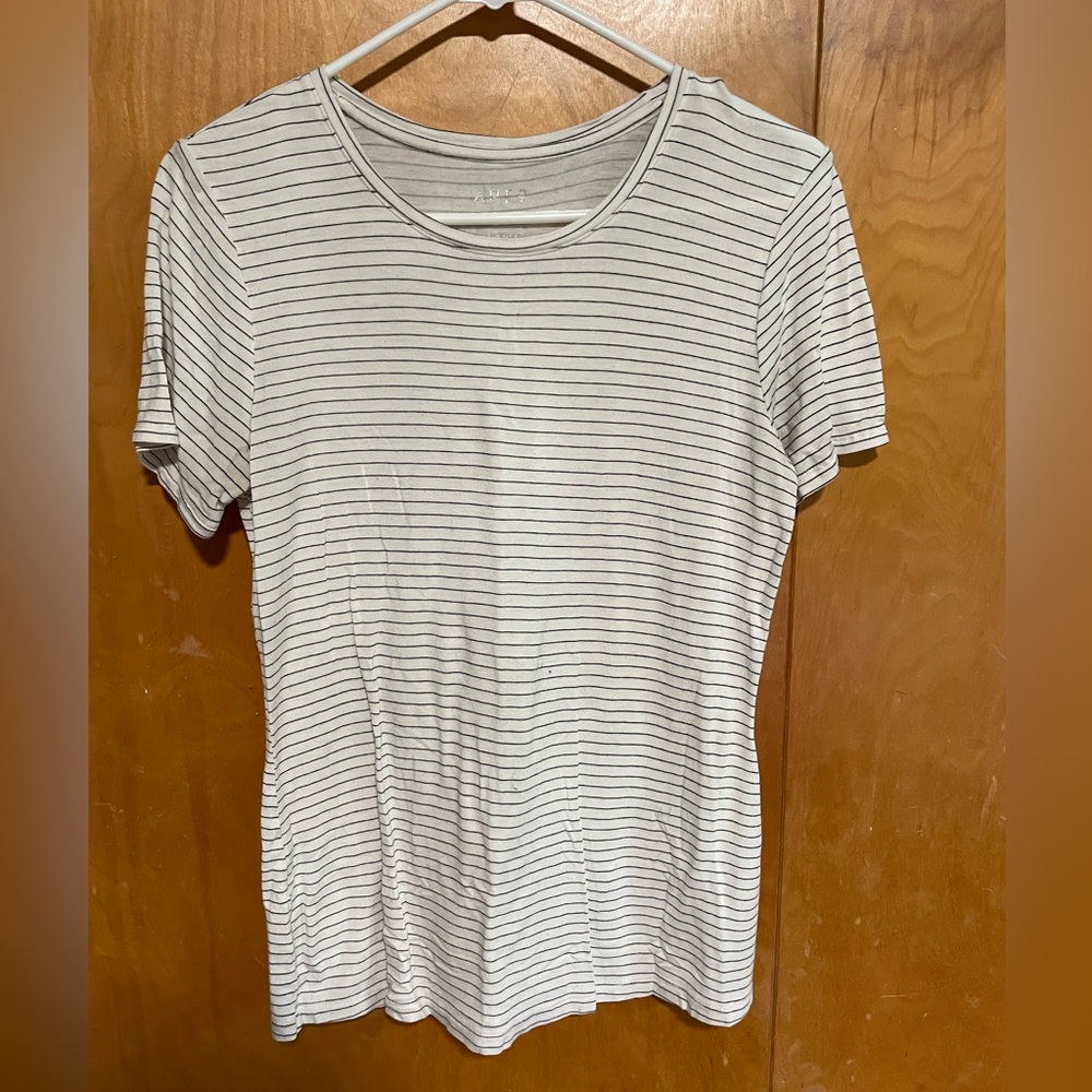 Women’s Apt. 9 striped T-Shirt size S